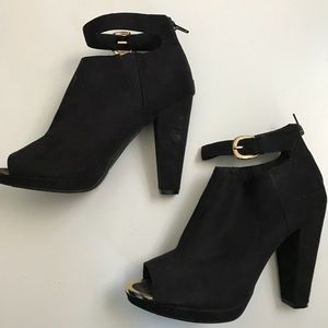 H&M ankle strap bootie heel
